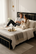 Casal Sentado - Café da Manhã