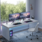 Secretária em quarto de adolescente